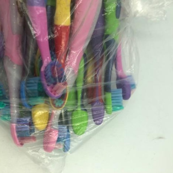 OralB Kids Tooth brushes-Disney Characters-Mixed - Picture 2 of 3